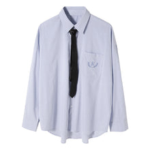 Load image into Gallery viewer, Sicilian men&#39;s autumn college style tie shirt men&#39;s Korean trend loose men&#39;s embroidered vertical striped shirt
