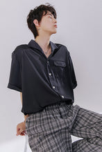 Load image into Gallery viewer, Sicilian men&#39;s solid color short-sleeved shirt men&#39;s summer thin section loose and handsome Korean version of the trend of boys&#39; shirts
