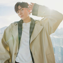 Load image into Gallery viewer, Sicilian men&#39;s autumn plaid stitching fake two-piece windbreaker men&#39;s Korean style trend Korean style men&#39;s mid-length jacket
