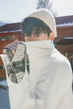 Load image into Gallery viewer, Sicilian men&#39;s men&#39;s bottoming shirt plaid stitching fake two-piece turtleneck sweater men&#39;s handsome trend
