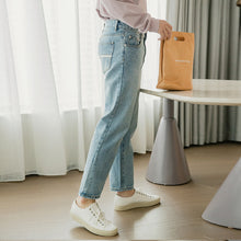 Load image into Gallery viewer, Sicilian men&#39;s loose straight all-match pants men&#39;s Korean version of the trend loose men&#39;s wash light blue jeans
