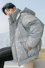 Load image into Gallery viewer, Sicilian men&#39;s winter new snowflake stand-up collar bread clothing trend loose warmth thickened reflective hooded jacket
