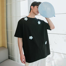 Load image into Gallery viewer, Sicilian men&#39;s 2021 new summer loose short-sleeved T-shirt boys small flower patch youth round neck t-shirt
