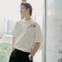 Load image into Gallery viewer, Sicilian men&#39;s summer Hong Kong style short-sleeved men&#39;s tide brand trend loose five-point sleeve men&#39;s black embroidered t-shirt
