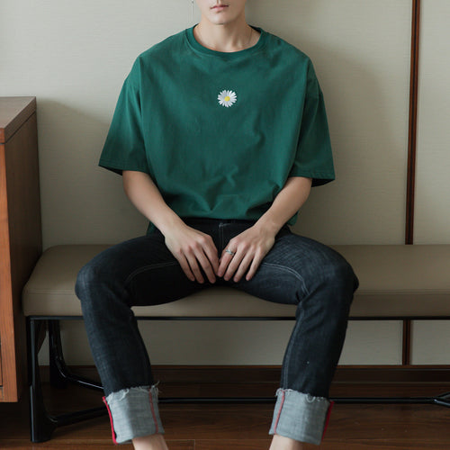 Sicilian men's Hong Kong style loose men's five-point sleeve t-shirt Korean version of the trend green small daisy short sleeve t-shirt men