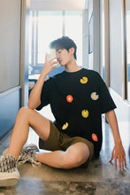 Load image into Gallery viewer, Sicilian men&#39;s summer black short-sleeved men&#39;s tide brand trend loose men&#39;s half-sleeved daisy embroidery t-shirt
