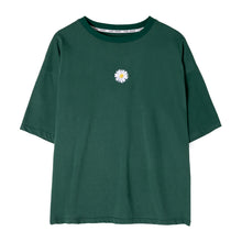 Load image into Gallery viewer, Sicilian men&#39;s Hong Kong style loose men&#39;s five-point sleeve t-shirt Korean version of the trend green small daisy short sleeve t-shirt men

