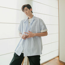 Load image into Gallery viewer, Sicilian men&#39;s literary vertical stripes short-sleeved shirt male Korean version of the trend loose men&#39;s five-point sleeve shirt
