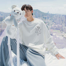 Load image into Gallery viewer, Sicilian men&#39;s assembly shoulder bag autumn Korean style tops men&#39;s loose white bear cute sweater men&#39;s trend
