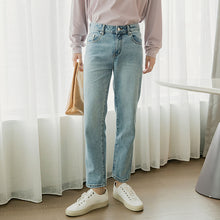 Load image into Gallery viewer, Sicilian men&#39;s loose straight all-match pants men&#39;s Korean version of the trend loose men&#39;s wash light blue jeans
