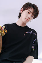 Load image into Gallery viewer, Sicilian men&#39;s flower embroidery short-sleeved t-shirt men&#39;s 2021 new summer loose men&#39;s casual t-shirt
