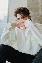 Load image into Gallery viewer, Sicilian men&#39;s autumn clothing embroidery white shirt men&#39;s Korean version of the trend handsome loose men&#39;s white shirt jacket
