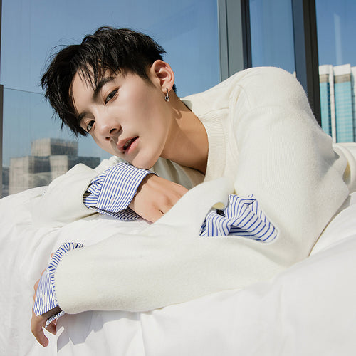 【Spot quick delivery】Stitching fake two-piece sweater men's loose white round neck sweater men's spring and autumn