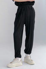 Load image into Gallery viewer, Sicilian men&#39;s 2021 new casual pants men&#39;s summer thin section youth wild handsome little feet pleated pants

