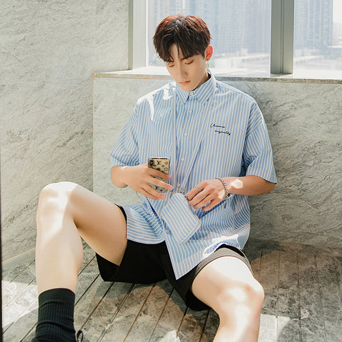 Sicilian men's assembly shoulder bag high-end blue and white striped shirt male Korean version of the trend of loose men's short-sleeved shirt