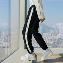 Load image into Gallery viewer, Sicilian men&#39;s winter new style Korean trend casual pants men&#39;s contrast color stitching breasted trousers loose leggings 4691395526858 4691395526859 4691395526857 4691395526860
