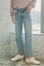 Load image into Gallery viewer, Sicilian men&#39;s loose straight all-match pants men&#39;s Korean version of the trend loose men&#39;s wash light blue jeans
