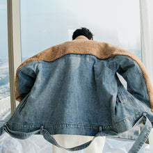 Load image into Gallery viewer, Sicilian men&#39;s winter new lamb cashmere denim jacket stitching contrast color trend handsome men&#39;s stand-up collar jacket
