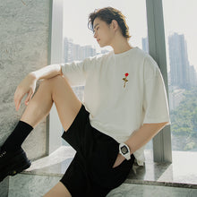 Load image into Gallery viewer, Sicilian men&#39;s white short-sleeved men&#39;s tide brand trend loose five-point sleeve men&#39;s half-sleeved rose embroidery t-shirt
