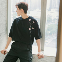 Load image into Gallery viewer, Sicilian men&#39;s summer half-sleeved men&#39;s tide brand trend loose men&#39;s design embroidery white short-sleeved t-shirt
